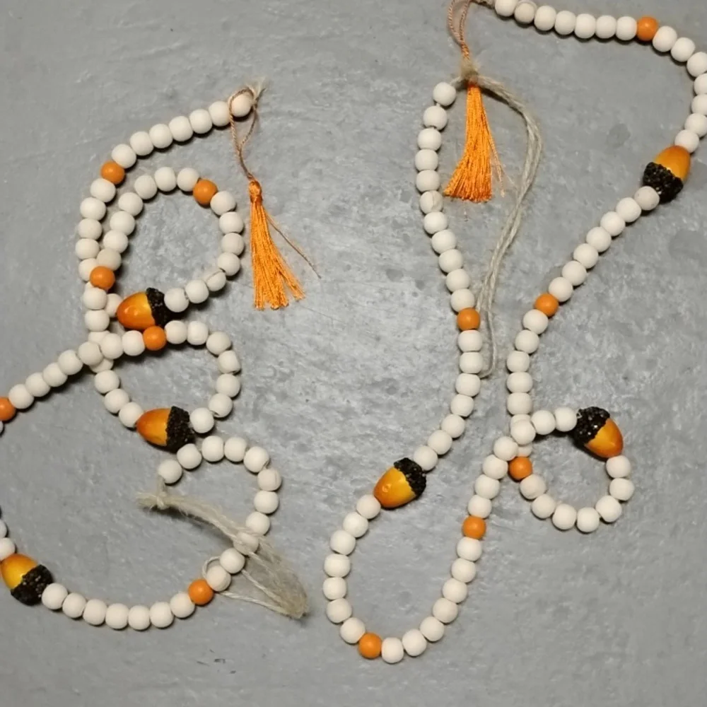Nwot Two strands of acorn would bead garland